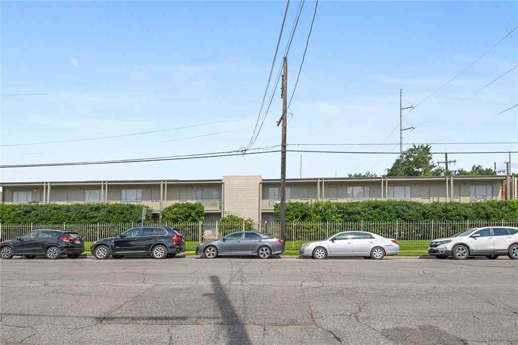 Condo For Sale - 801 Henry Clay Avenue #203<br/> New Orleans, LA 70118
