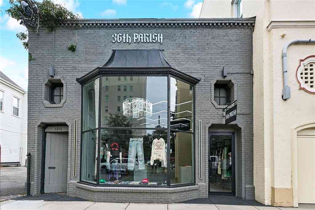 Homes For Sale - 1216-18 Saint Charles Avenue<br/> New Orleans, LA 70130
