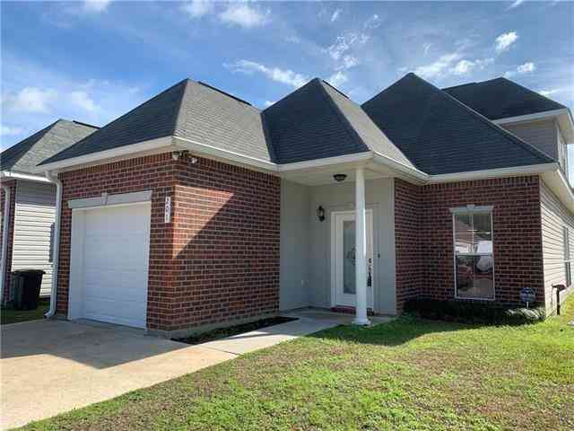 Townhouse For Sale - 201 Emerald Oaks Drive<br/> Covington, LA 70433