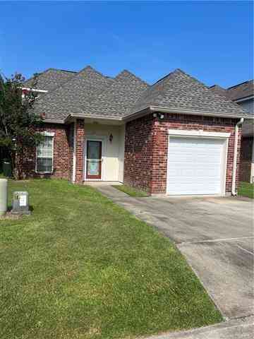 Townhouse For Sale - 113 Emerald Oaks Drive<br/> Covington, LA 70433