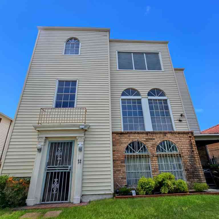 Multifamily For Rent - 2919 Carondelet Street #C<br/> New Orleans, LA 70115