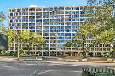 Condo For Sale - 2100 St Charles Avenue #12M<br/> New Orleans, LA 70130