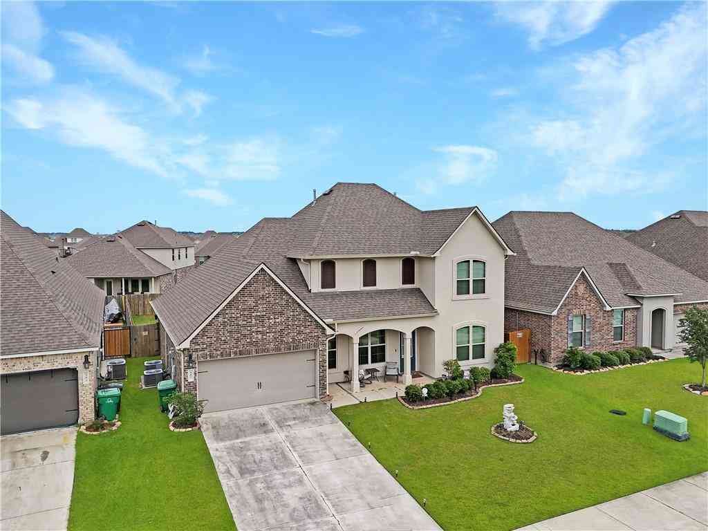 Homes For Sale - 587 Lakeshore Village E<br/> Slidell, LA 70461