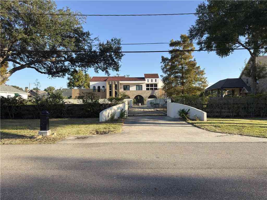 Homes For Sale - 137 Midway Drive<br/> River Ridge, LA 70123