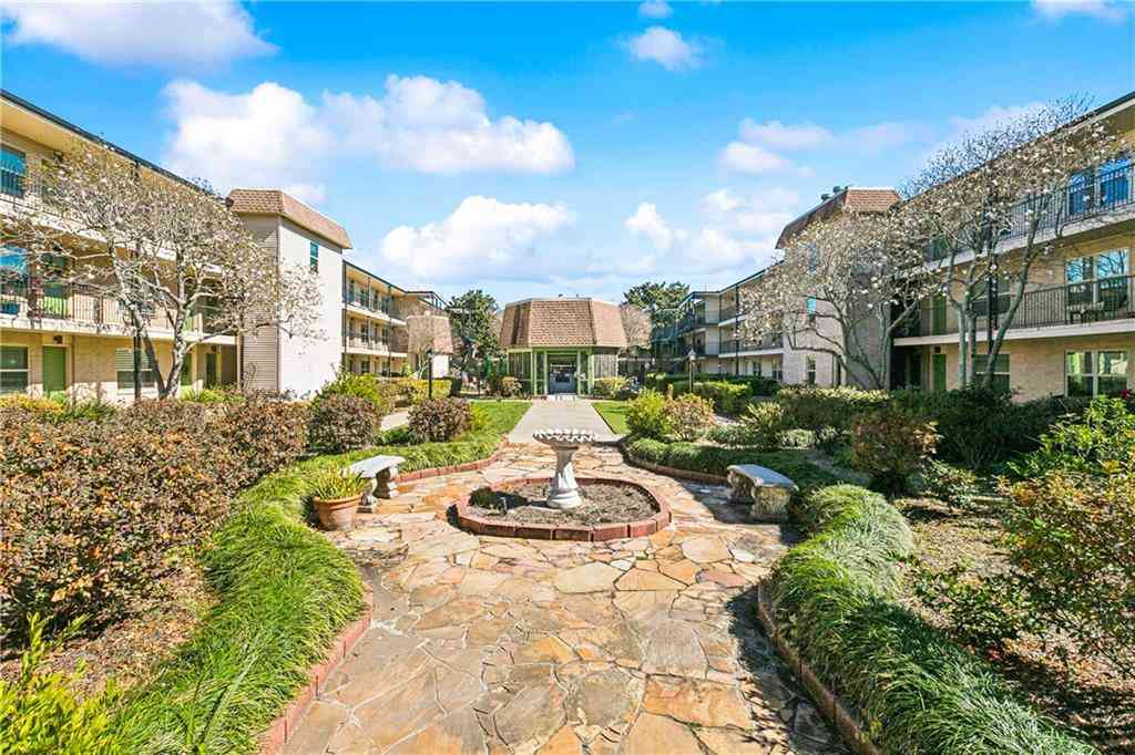 Condo For Sale - 2700 Whitney Place #830<br/> Metairie, LA 70002