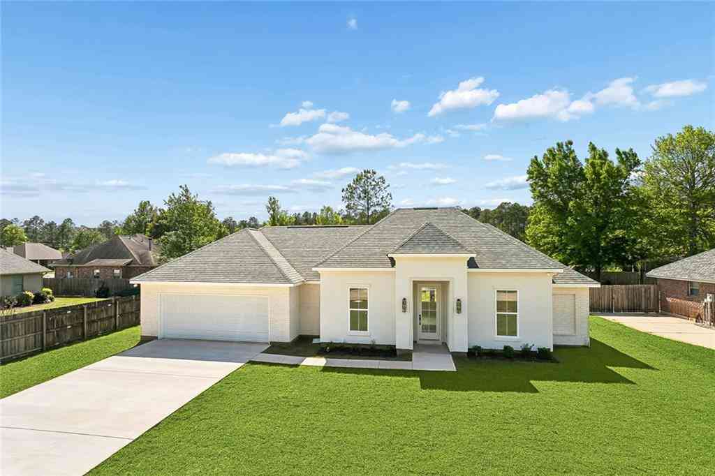 Homes For Sale - 450 Autumn Wind Lane<br/> Mandeville, LA 70471