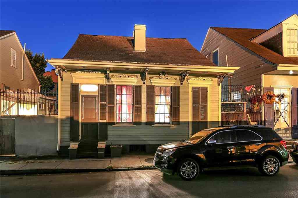 Homes For Sale - 1030 Burgundy Street<br/> New Orleans, LA 70116