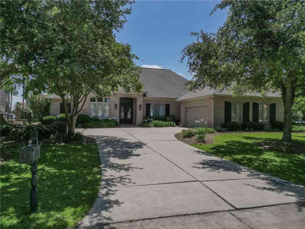 Homes For Sale - 2044 S Lakeshore Boulevard<br/> Slidell, LA 70461
