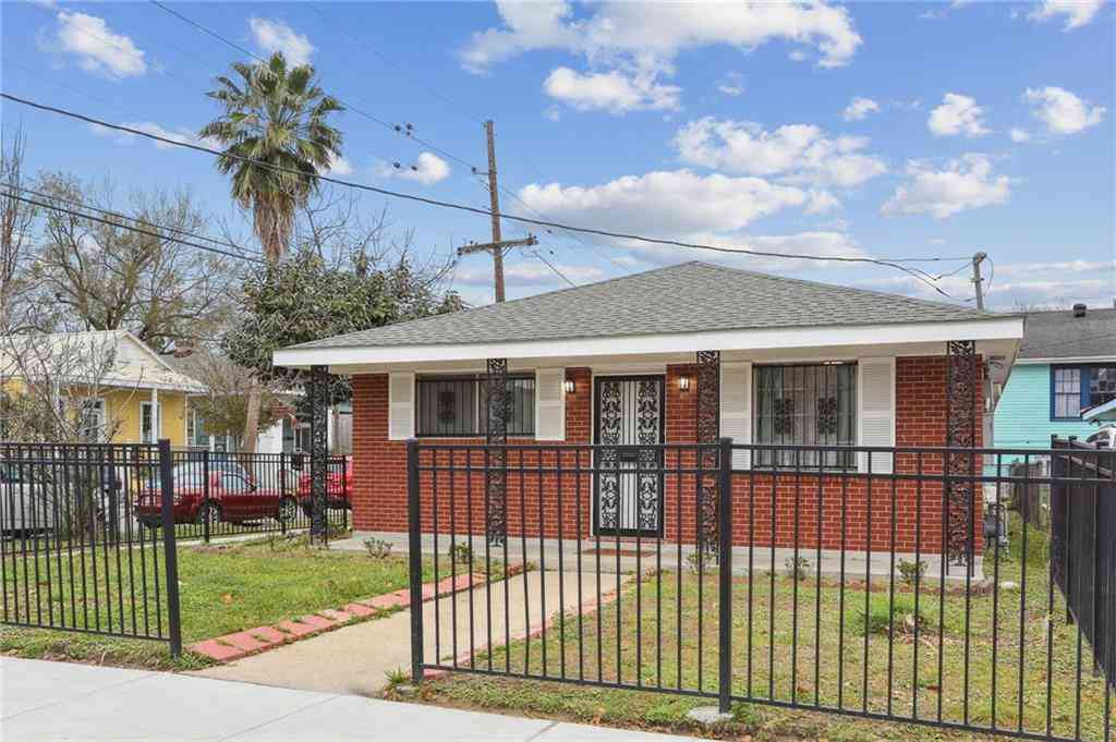 Homes For Sale - 7551 Oak Street<br/> New Orleans, LA 70118