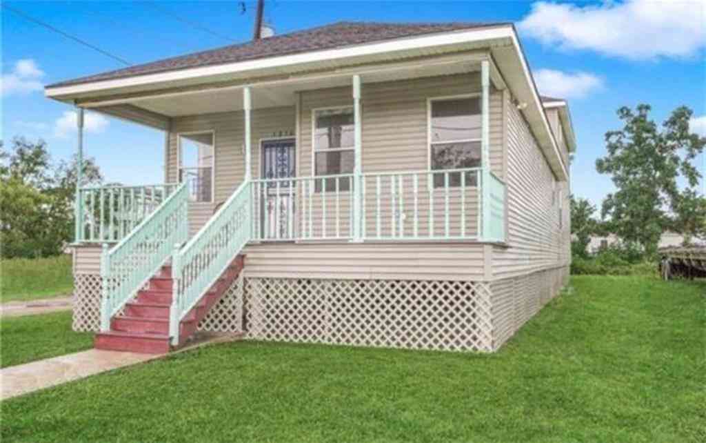 Homes For Sale - 5830 Florida Avenue<br/> New Orleans, LA 70117