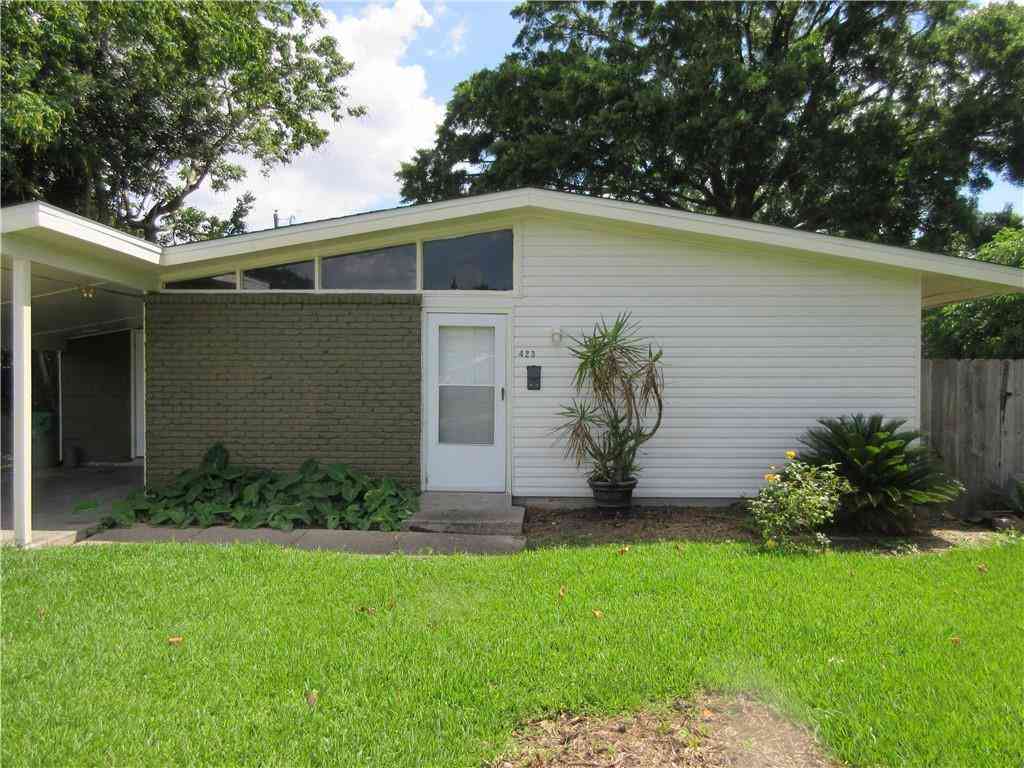 Homes For Rent - 423 E Butterfly Circle<br/> Gretna, LA 70056