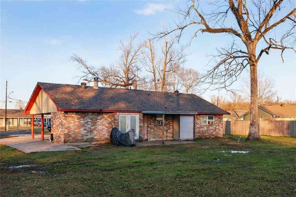 Homes For Sale - 10267 Lake Park Avenue<br/> Gonzales, LA 70737