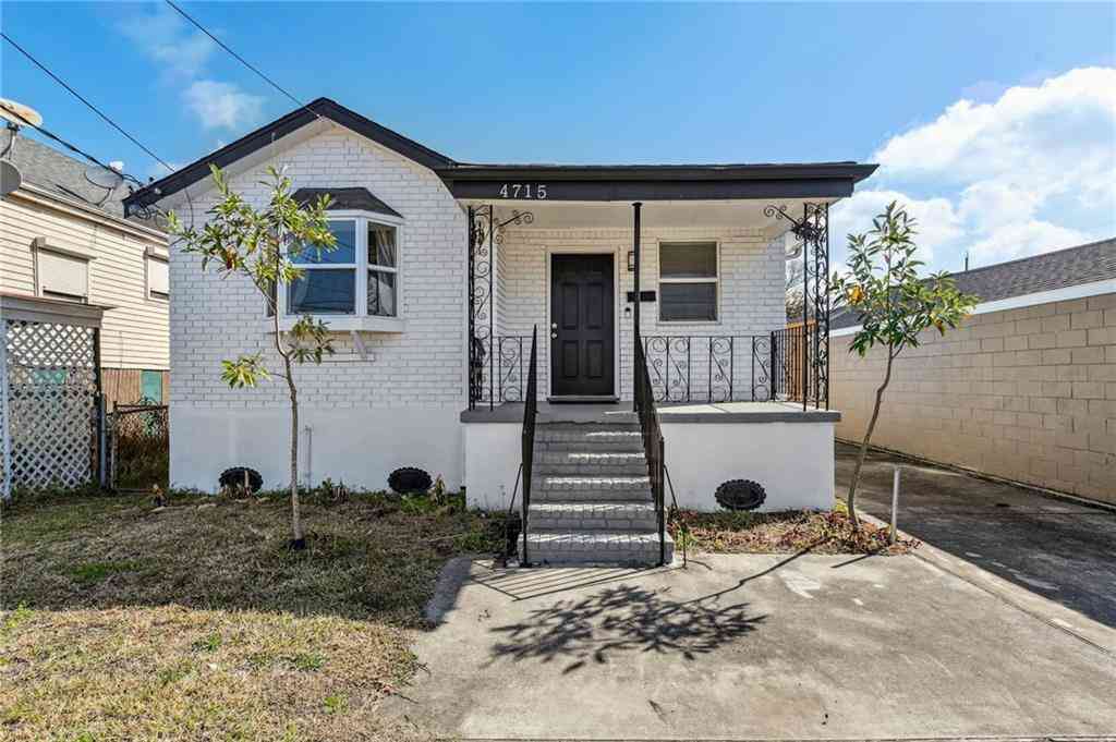 Homes For Sale - 4715 Touro Street<br/> New Orleans, LA 70122