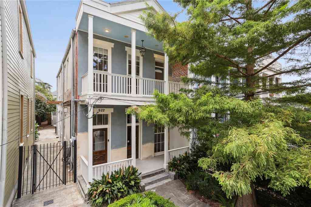 Homes For Sale - 924 Melpomene Street<br/> New Orleans, LA 70130