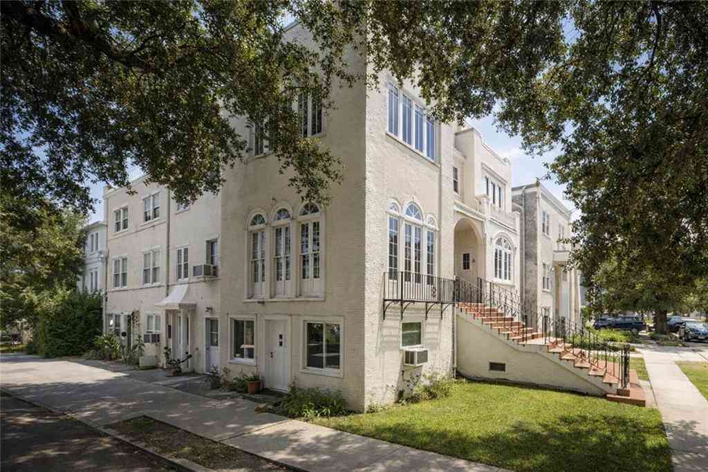 Homes For Sale - 4237 Fontainebleau Drive<br/> New Orleans, LA 70125