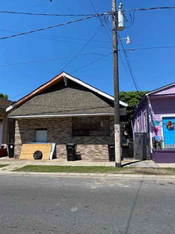 Townhouse For Sale - 1123 Teche Street<br/> New Orleans, LA 70114