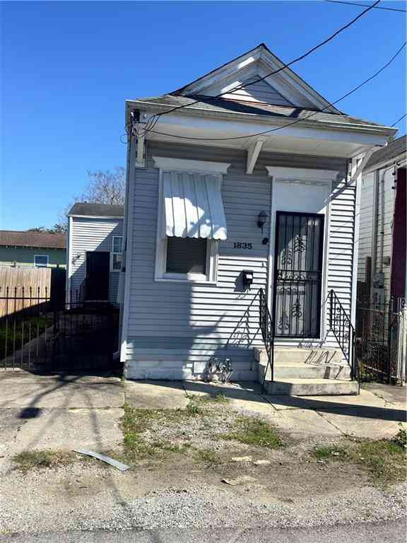 Homes For Sale - 1835 Painters Street<br/> New Orleans, LA 70117