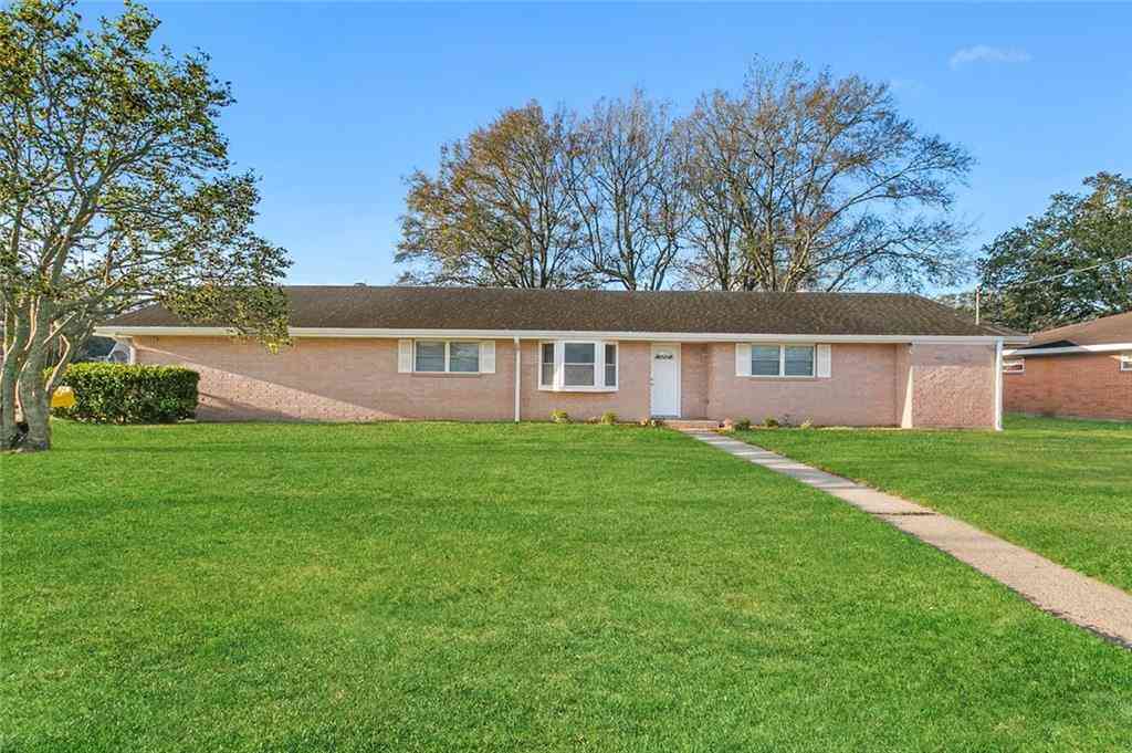 Homes For Sale - 115 Live Oak Drive<br/> Belle Chasse, LA 70037
