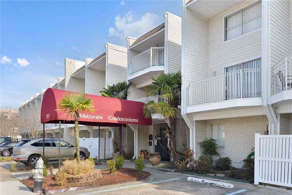 Condo For Sale - 3805 Houma Boulevard #301C<br/> Metairie, LA 70006