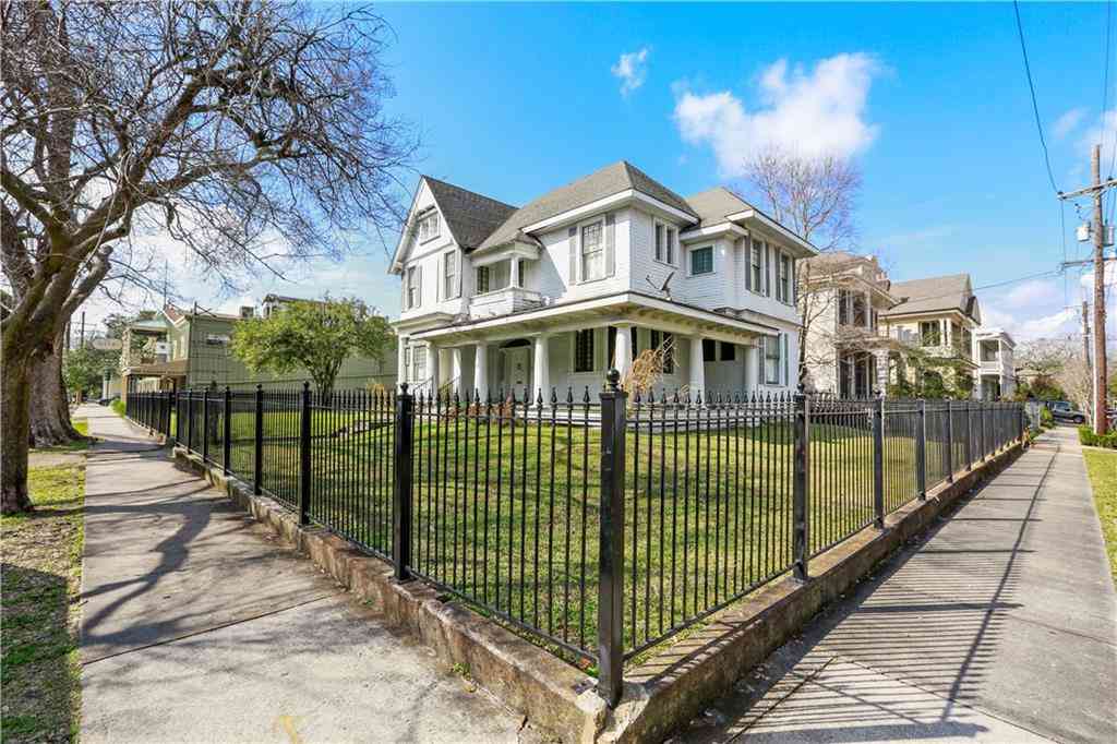 Homes For Sale - 2701 Prytania Street<br/> New Orleans, LA 70130