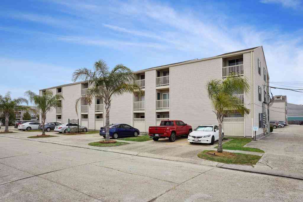 Condo For Rent - 2330 Edenborn Avenue #205<br/> Metairie, LA 70001