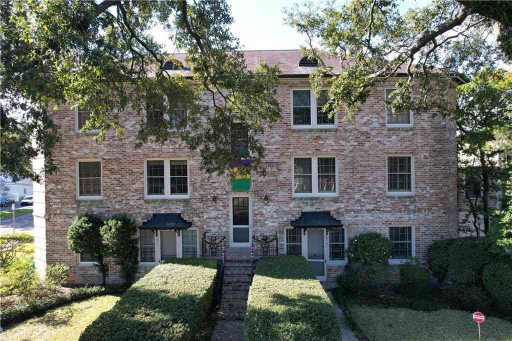 Apartment For Rent - 5406 Saint Charles Avenue #B<br/> New Orleans, LA 70115