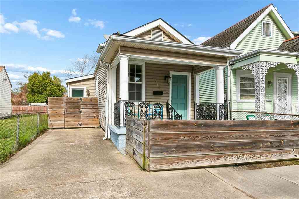 Homes For Sale - 8511 Cohn Street<br/> New Orleans, LA 70118