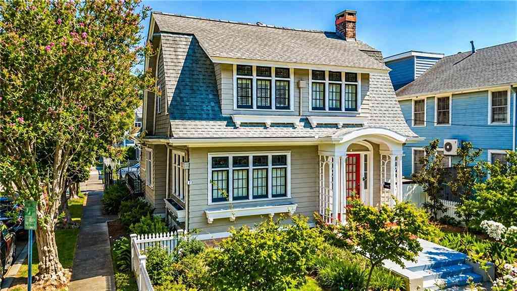 Homes For Sale - 2133 Calhoun Street<br/> New Orleans, LA 70118