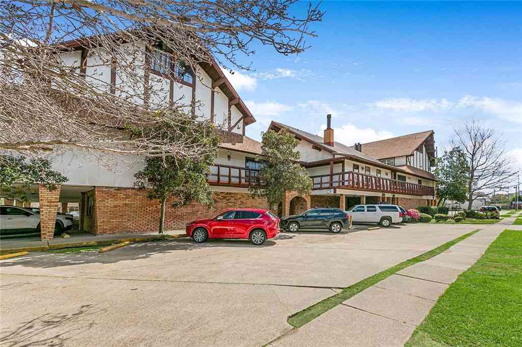 Condo For Sale - 2305 Cleary Avenue #214<br/> Metairie, LA 70001