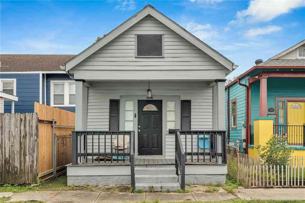 Homes For Sale - 1530 Rousselin Drive<br/> New Orleans, LA 70119