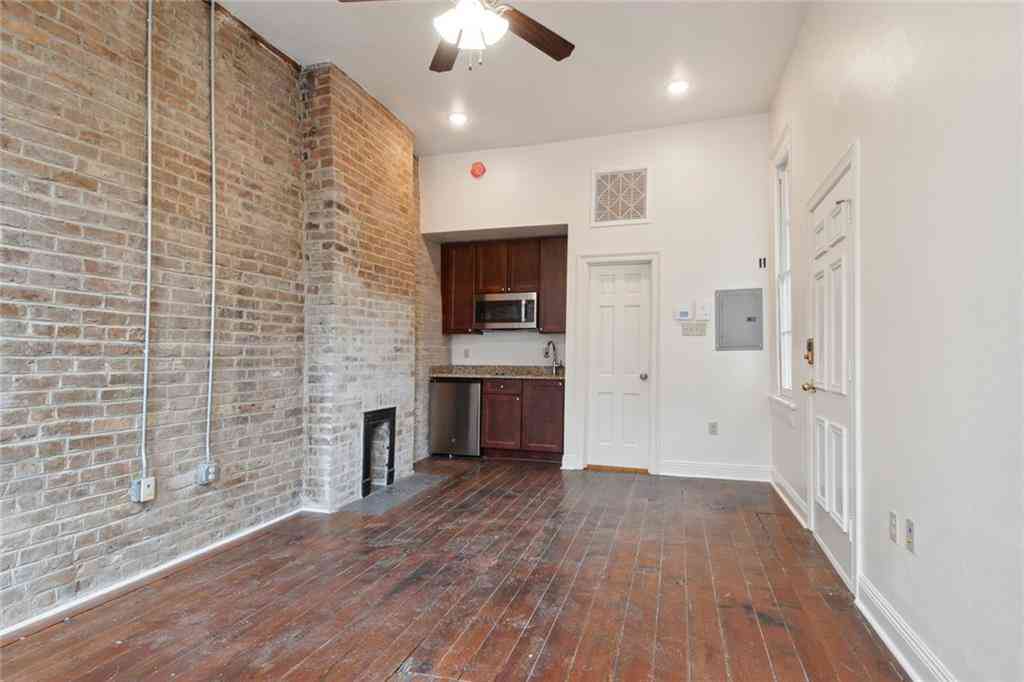Apartment For Rent - 438 Dauphine Street #3B<br/> New Orleans, LA 70112