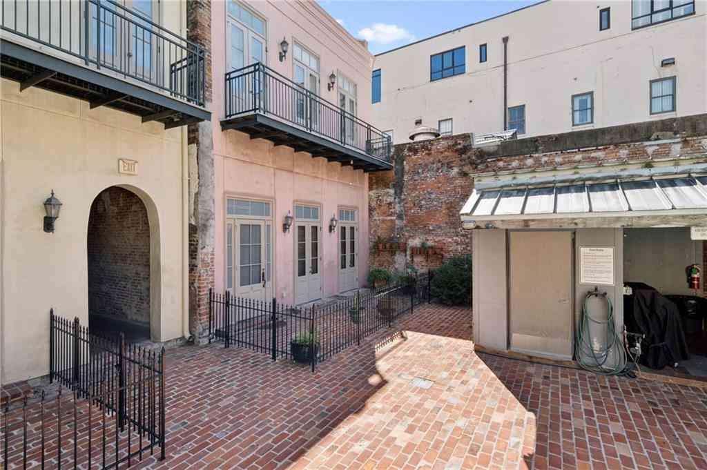 Condo For Sale - 801 St Joseph Street #18<br/> New Orleans, LA 70113