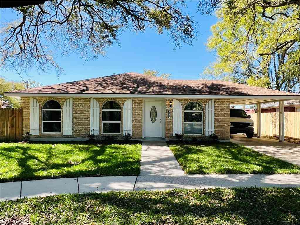 Homes For Sale - 8000 Edgelake Court<br/> New Orleans, LA 70126