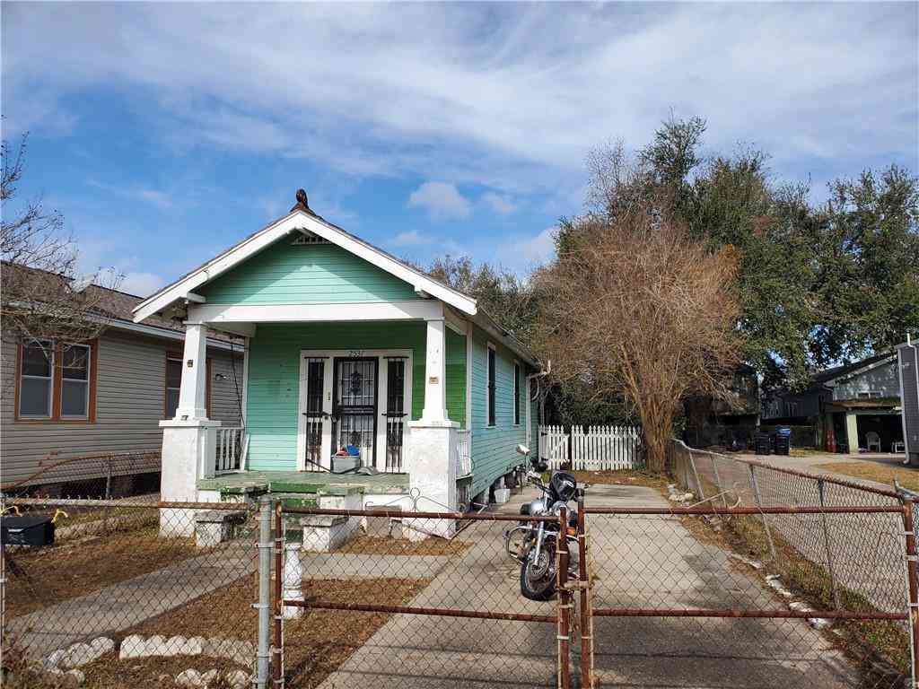 Homes For Sale - 2537 Lavender Street<br/> New Orleans, LA 70122