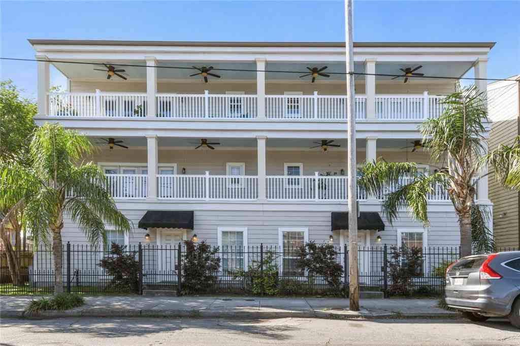 Condo For Sale - 3205 Carondelet Street #101<br/> New Orleans, LA 70115