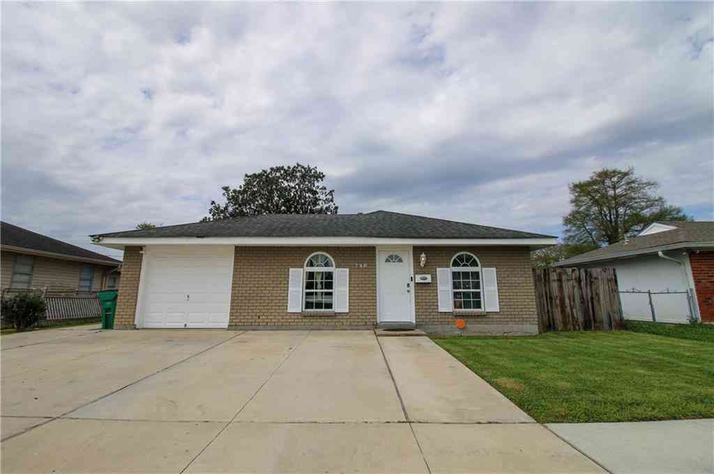 Homes For Sale - 748 Oakwood Drive<br/> Gretna, LA 70056