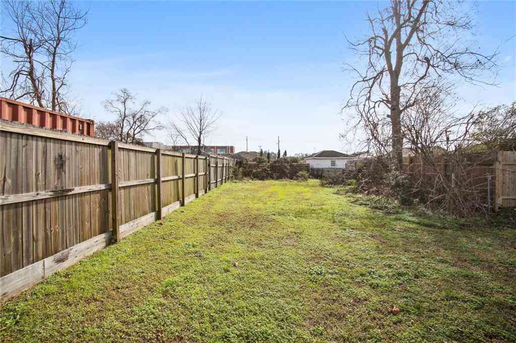 Vacant Land For Sale - 2318 Vienna Street<br/> New Orleans, LA 70122