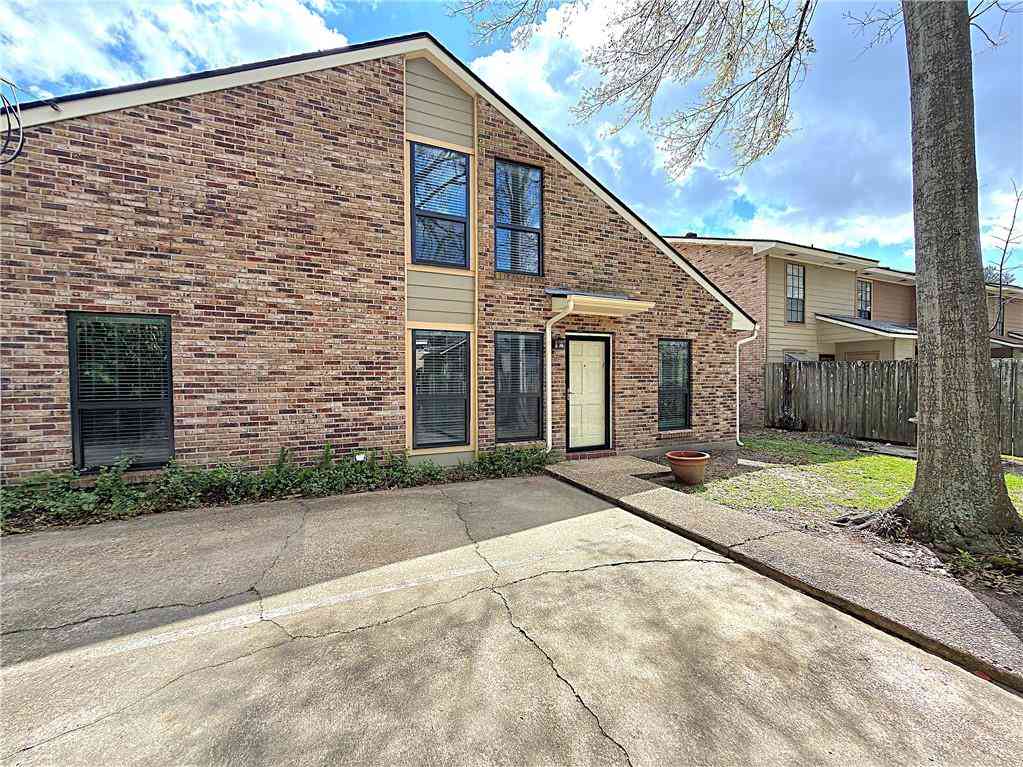 Homes For Sale - 410 Longwood Court #D<br/> Baton Rouge, LA 70806