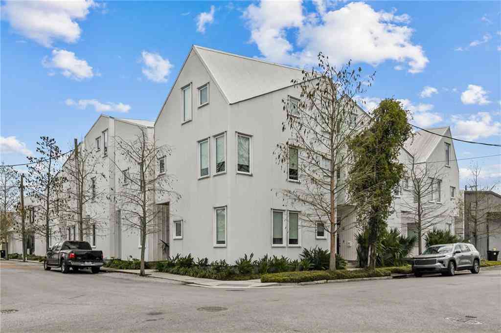 Condo For Sale - 455 Ninth Street #B<br/> New Orleans, LA 70115