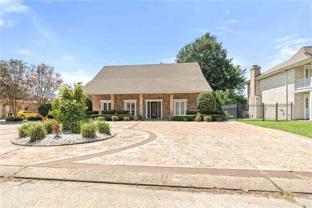 Homes For Sale - 105 Chateau Latour Drive<br/> Kenner, LA 70065