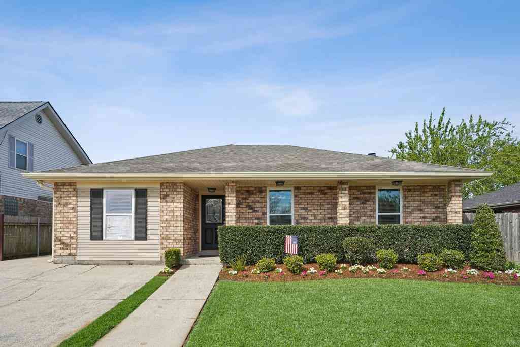 Homes For Sale - 3247 Grandlake Boulevard<br/> Kenner, LA 70065