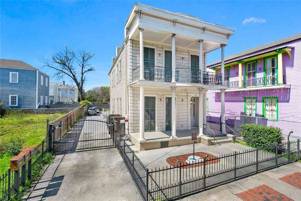 Condo For Sale - 1423 N Claiborne Avenue #B<br/> New Orleans, LA 70116