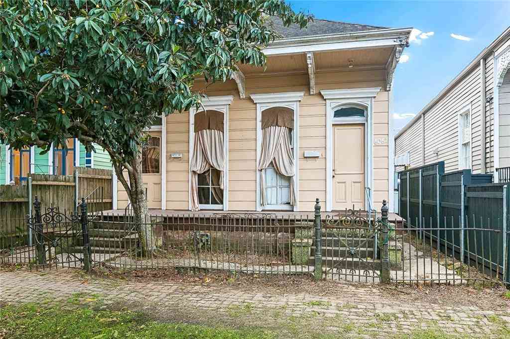 Multifamily For Sale - 6060 Annunciation Street<br/> New Orleans, LA 70118