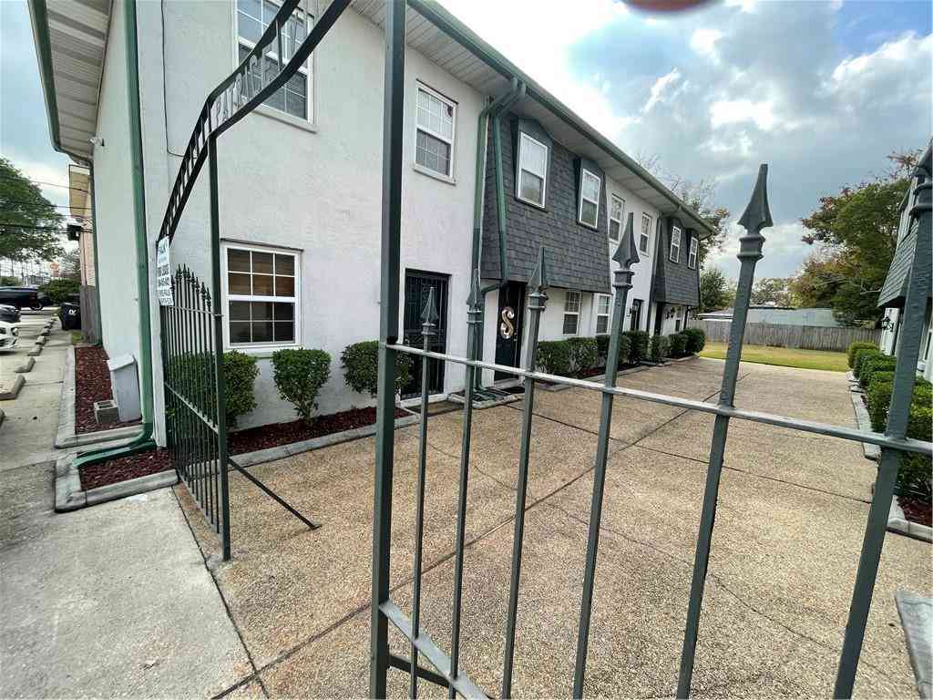 Townhouse For Rent - 1824 Hickory Avenue #C<br/> Harahan, LA 70123