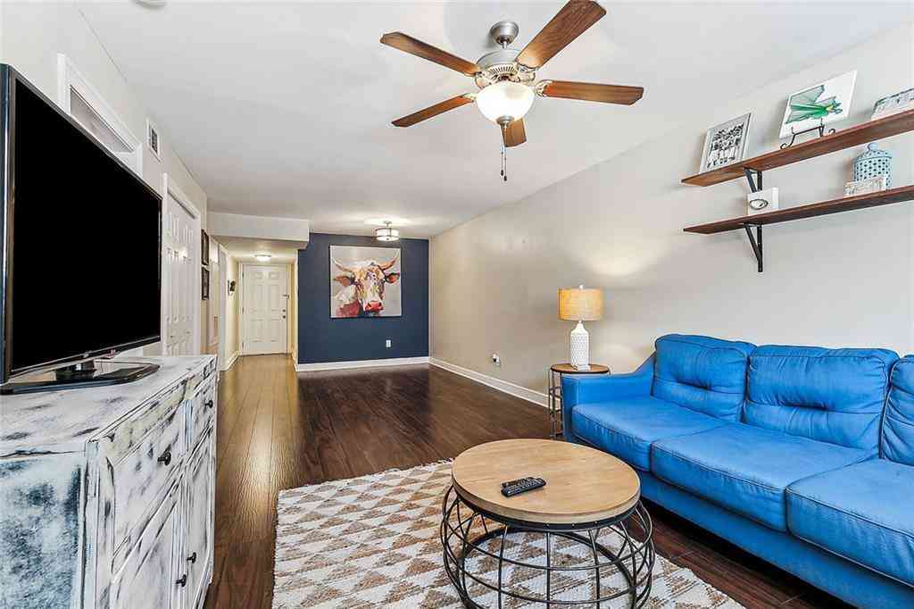 Condo For Sale - 500 Lake Marina Avenue #220<br/> New Orleans, LA 70124