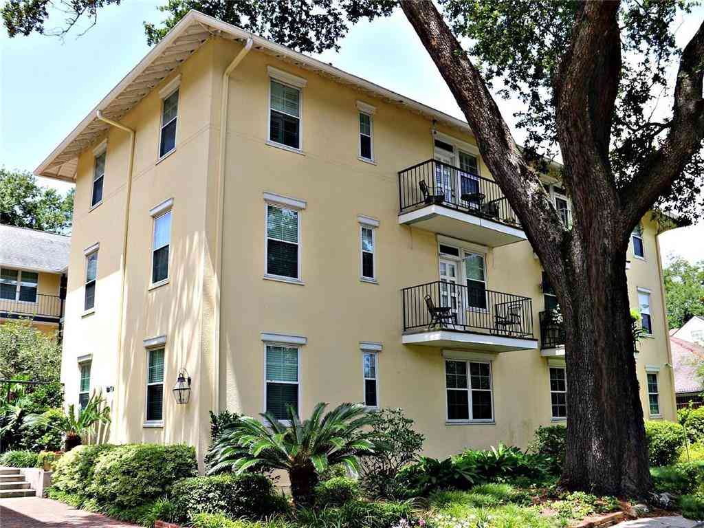 Condo For Sale - 7444 St Charles Avenue #303<br/> New Orleans, LA 70118