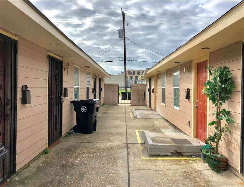 Apartment For Rent - 7841 Symmes Avenue #4<br/> New Orleans, LA 70127