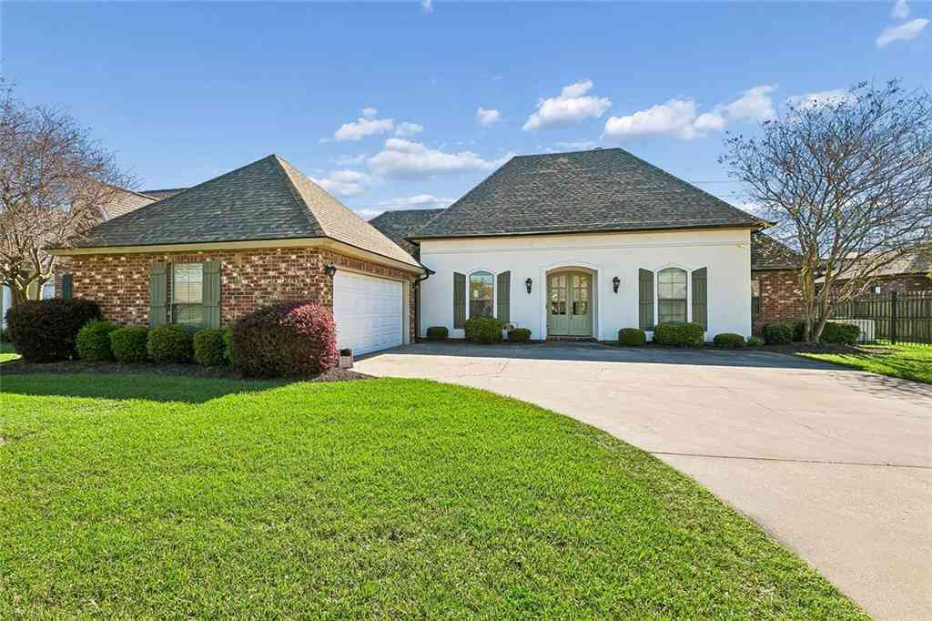 Homes For Sale - 233 Lansdown Drive<br/> Houma, LA 70360