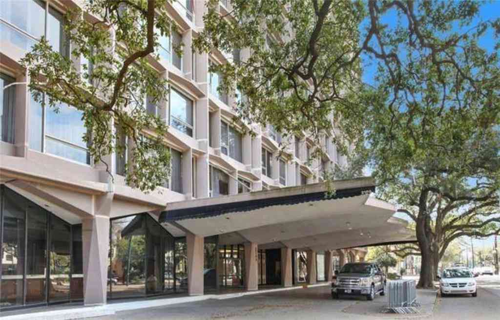 Condo For Sale - 2100 St Charles Avenue #6D<br/> New Orleans, LA 70130