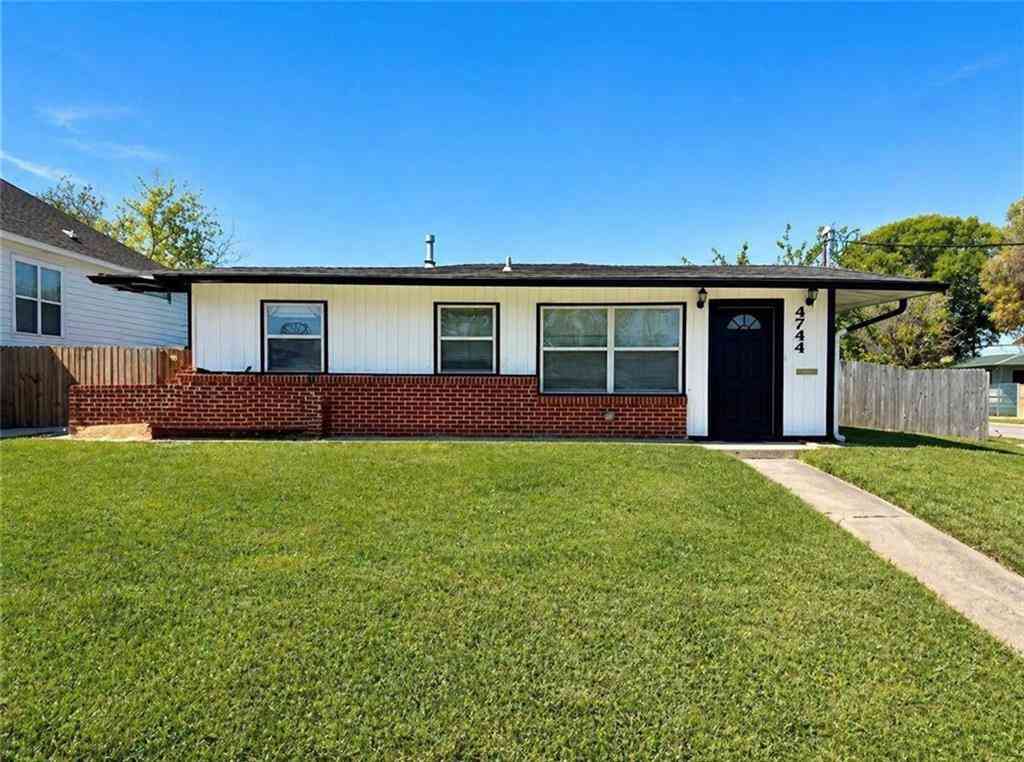 Homes For Sale - 4744 Plauche Circle<br/> New Orleans, LA 70126